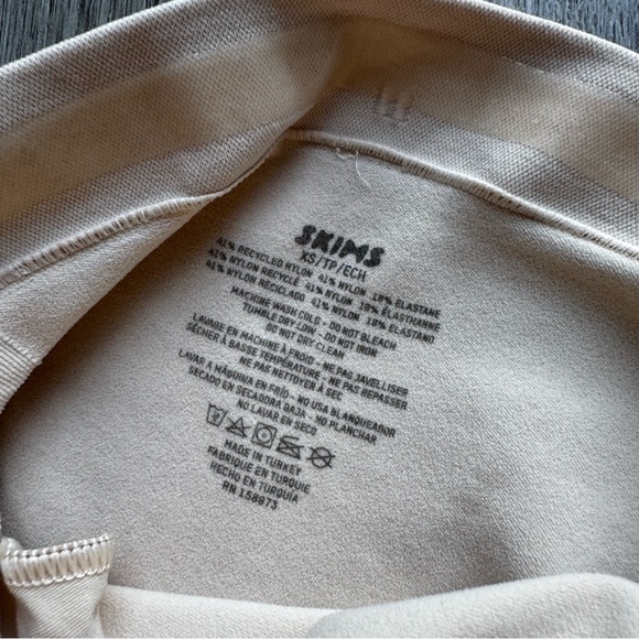 Skims Seamless Sculpt Mid Waist Brief | Size: Xtra Small | Excellent Condition - Picture 3 of 3